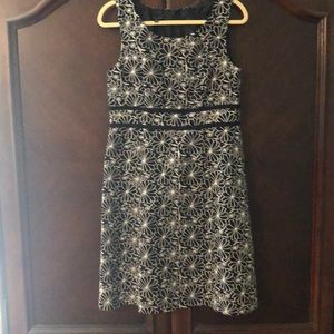 Sleevless Embroidered Dress